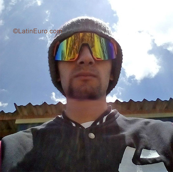 Date this cute Colombia man Menotap from Bogota CO23298