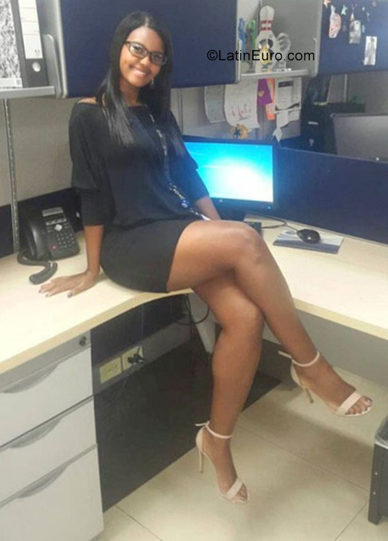 Date this good-looking Colombia girl Sharira from Colombia CO29599