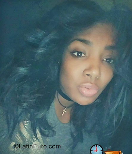 Date this cute United States girl Paola from East Chicago DO31558