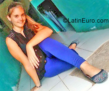 Date this foxy Cuba girl Erika from Havana CU235