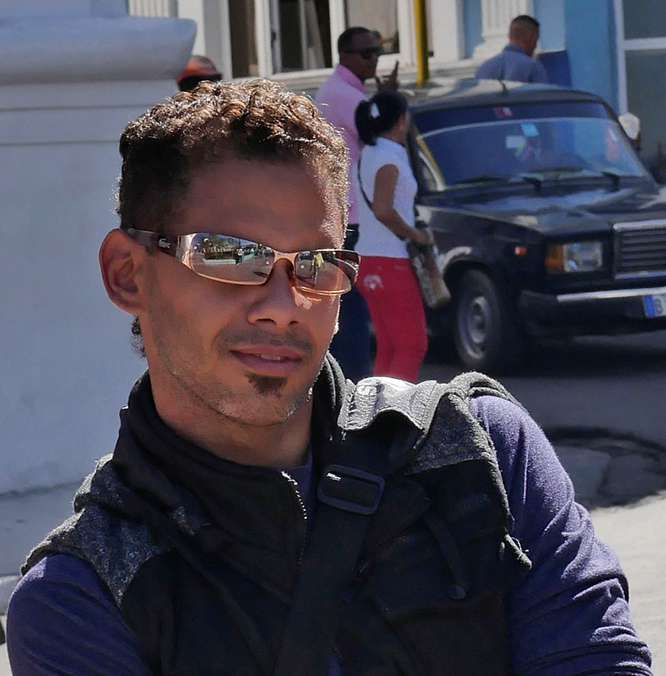 Date this tall Cuba man Randy from Guantanamo CU241