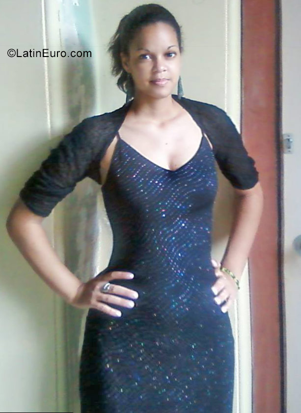 Date this georgeous Cuba girl Lidia from Havana CU252