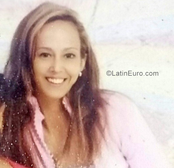 Date this sensual Cuba girl Yima from Havana CU254