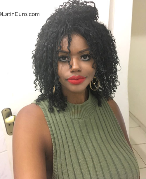 Date this cute Brazil girl Raicca from Rio De Janeiro BR10684