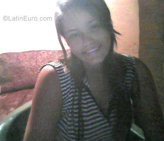 Date this young Venezuela girl Paola from Caracas VE1405