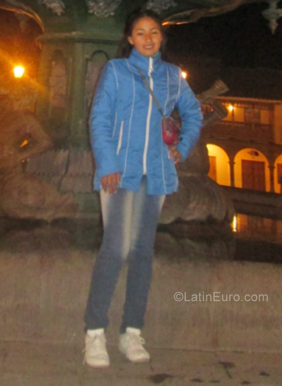 Date this lovely Peru girl Reyna from Araquipa PE1235