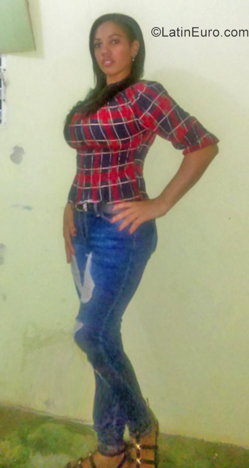 Date this stunning Dominican Republic girl Esme from Higuey DO31835