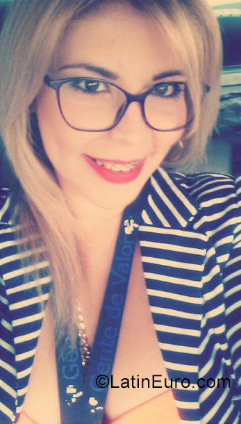 Date this charming Venezuela girl Mariana from Caracas VE1426
