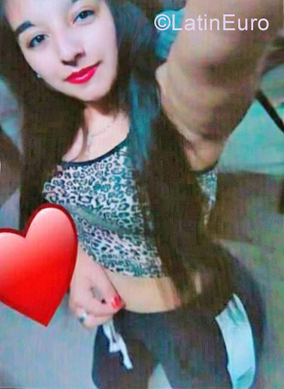 Date this nice looking Argentina girl Lina from Buenos Aires AR127