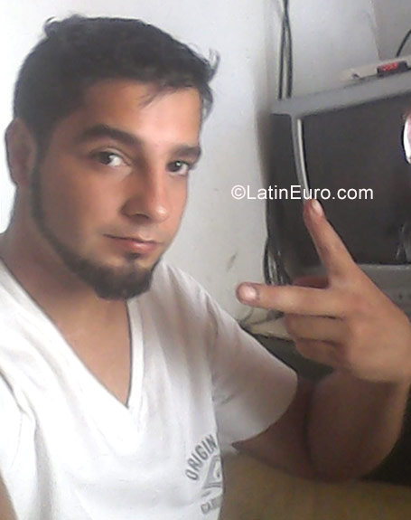 Date this athletic Argentina man Walter from Santa Rosa AR132