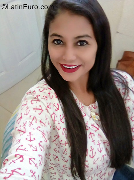 Date this charming Nicaragua girl Lucy from Managua NI206