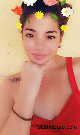 Date this attractive Venezuela girl Nazareth from El Tigre VE1498