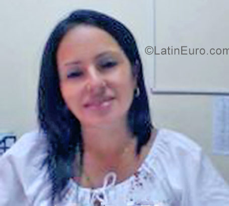 Date this lovely Cuba girl Anita from Havana CU276