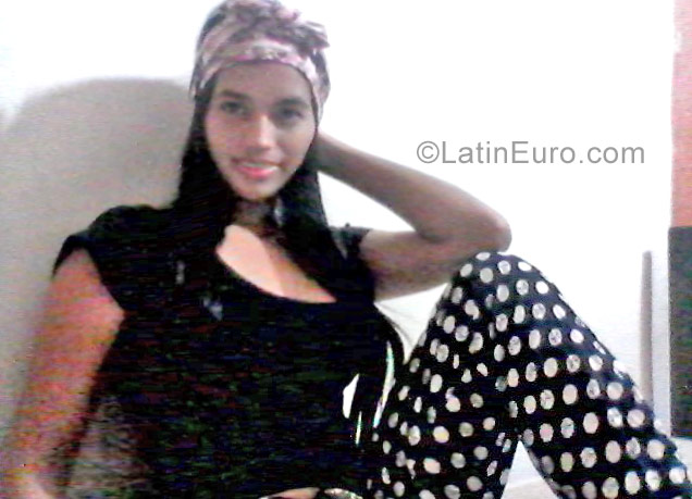 Date this nice looking Venezuela girl Yurendy from Ciudad bolivar VE1529