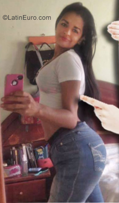Date this cute Venezuela girl Yoselin from Barquisimeto VE1533