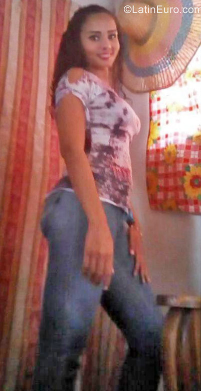 Date this tall Venezuela girl Nahomi from Maracay VE1542