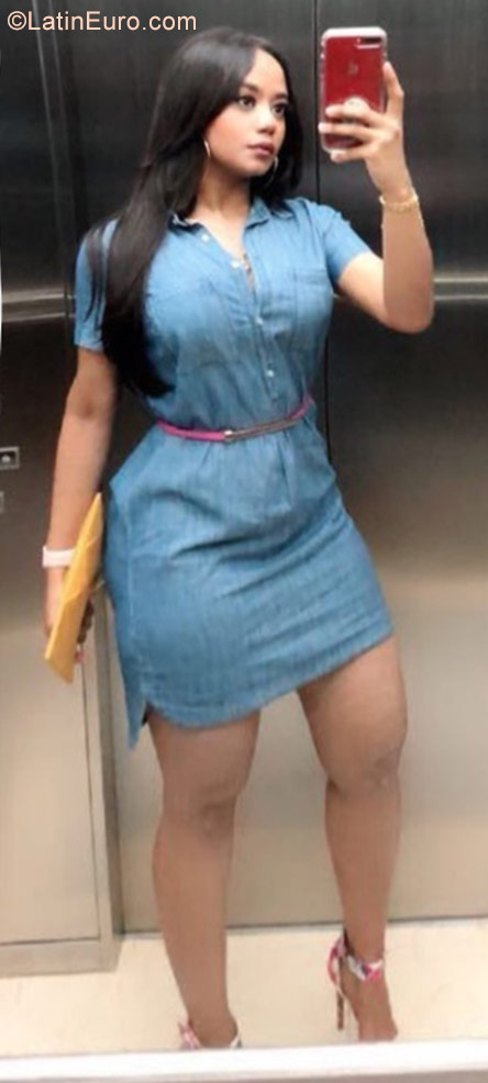 Date this nice looking United States girl Luisa from Newark DO32183