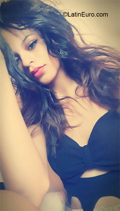 Date this nice looking Brazil girl Ariana from Rio De Janeiro BR10539