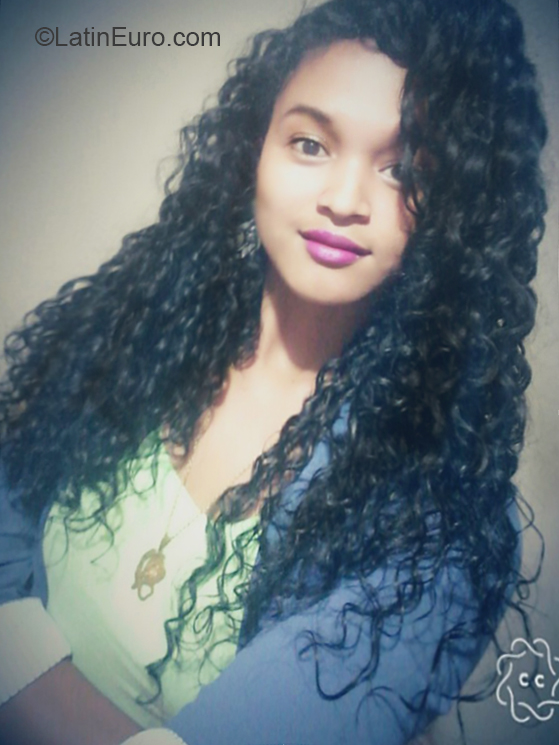 Date this charming Honduras girl Dinora from Tegucigalpa HN2498