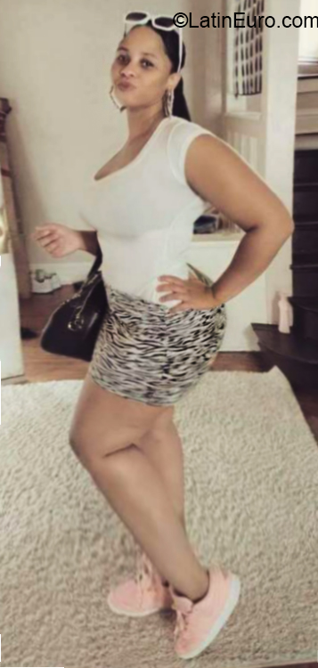 Date this fun United States girl Nina from Omaha US19293