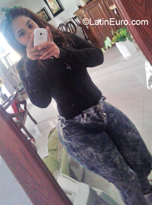 Date this young Venezuela girl Veronica from Maraciabo VE1610