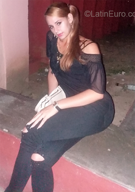Date this pretty Cuba girl Elinor from Havana CU303