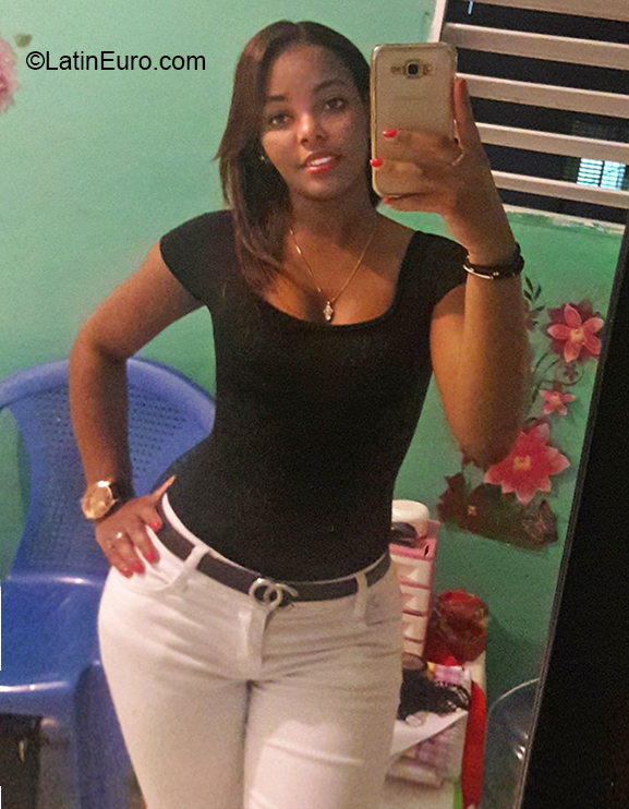 Date this funny Dominican Republic girl Neidie from Santiago DO32455
