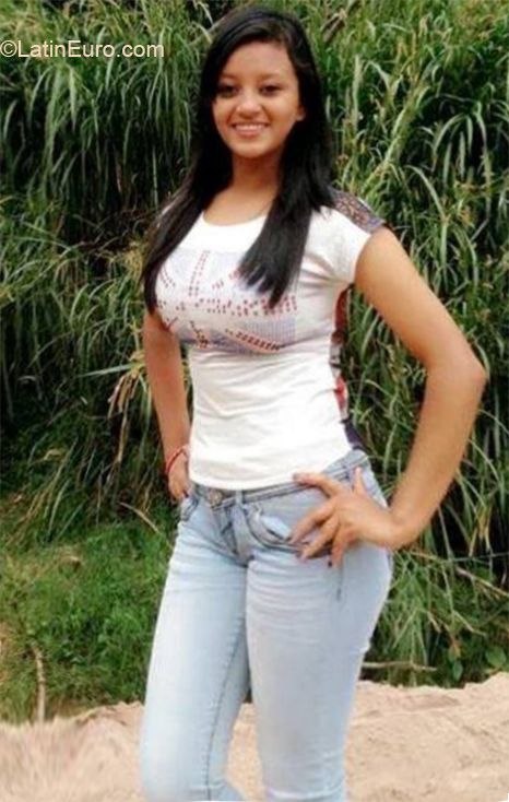 Date this hot United States girl Ghaliana from Boston US19340