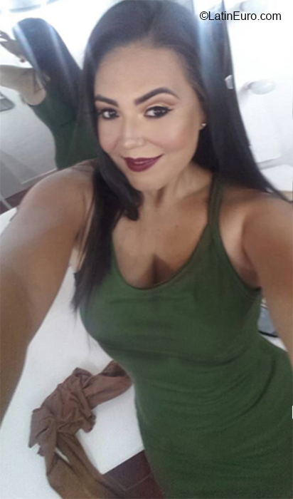 Date this sultry Venezuela girl Ross from Barinas VE1638