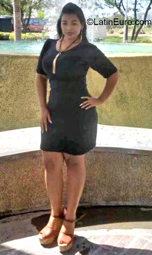 Date this good-looking Venezuela girl Elus from Chacao VE4152