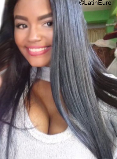 Date this cute Venezuela girl Genesis from Caracas VE1656