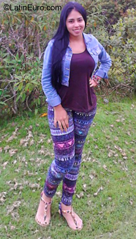 Date this stunning Venezuela girl Anhyuli from Merida VE2205