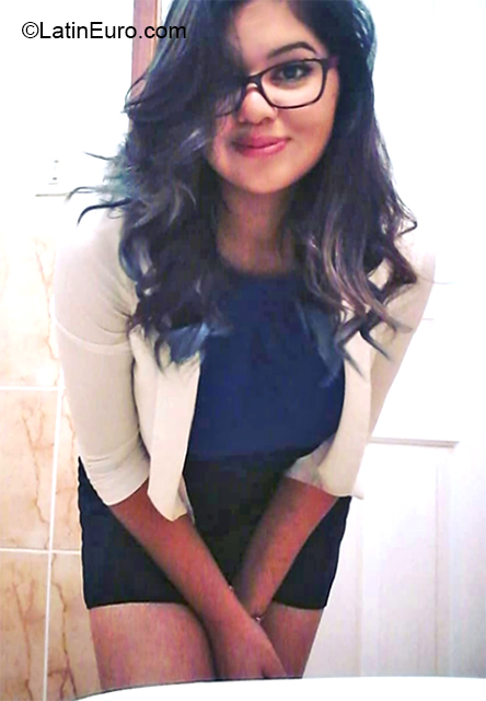 Date this georgeous Honduras girl Stef from Tegucigalpa HN2514