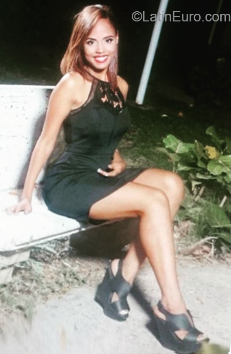 Date this tall Dominican Republic girl Elizabeth from Santiago DO32671