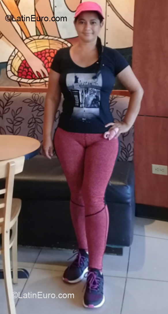 Date this happy Honduras girl Carmen from San Pedro Sula HN2515