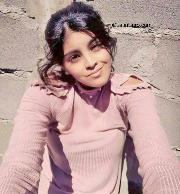 Date this stunning Argentina girl Rocio from Maria Grande AR139