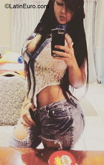 Date this attractive Venezuela girl La perra Caliente from Caracas VE1728