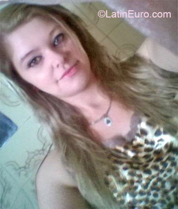 Date this lovely Brazil girl Milene from Curitiba BR10589