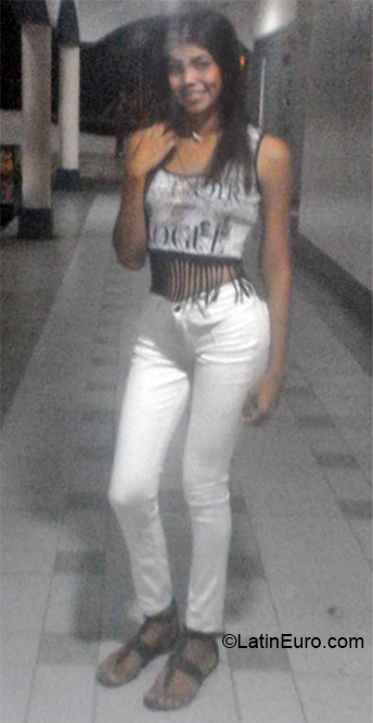 Date this sensual Venezuela girl Isandryis from Cumana VE1739