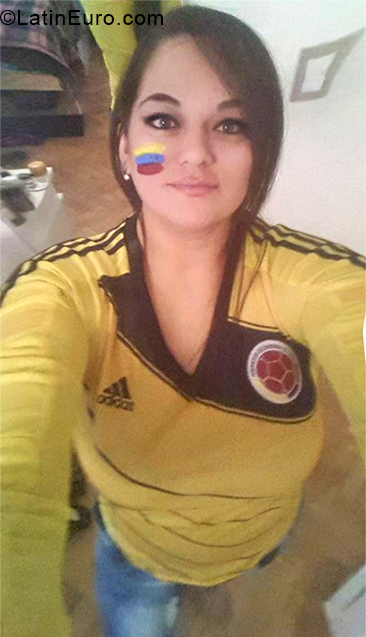 Date this good-looking Argentina girl Milrella from Buenos Aires AR143