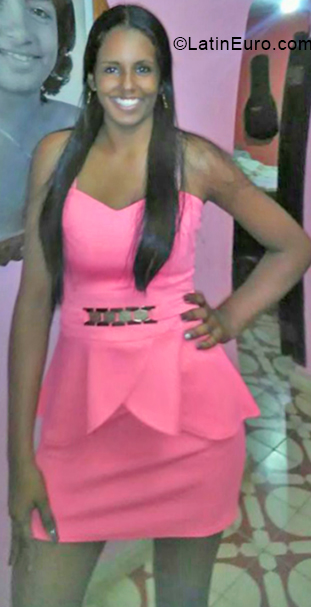Date this voluptuous Cuba girl Emma from Trinidad CU436