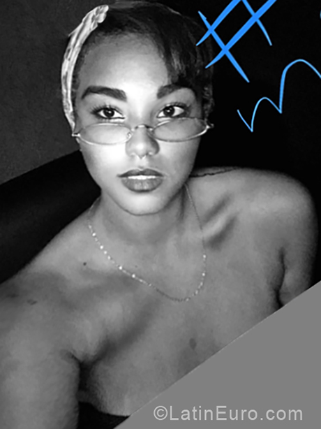 Date this lovely Cuba girl Fanny from Havana CU366