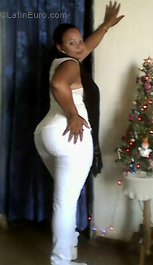 Date this happy Cuba girl Doridy from Havana CU372