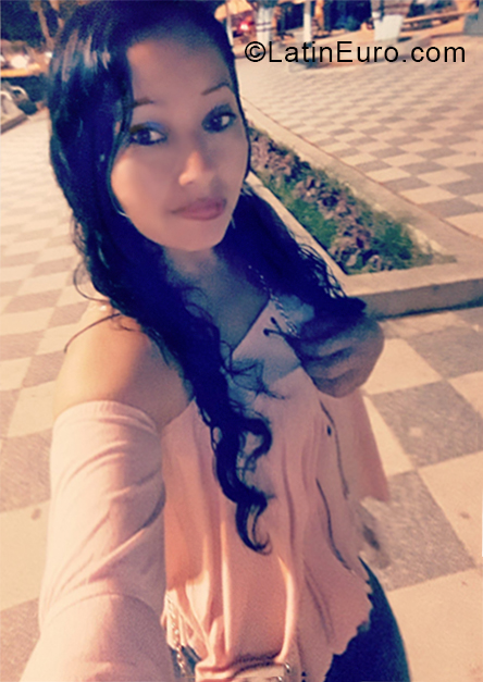Date this gorgeous Peru girl Yessenia from Lima PE1298