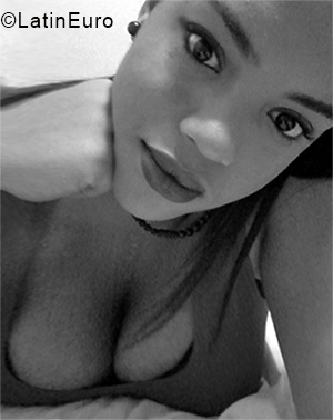 Date this sensual Cuba girl Yanare from Havana CU489