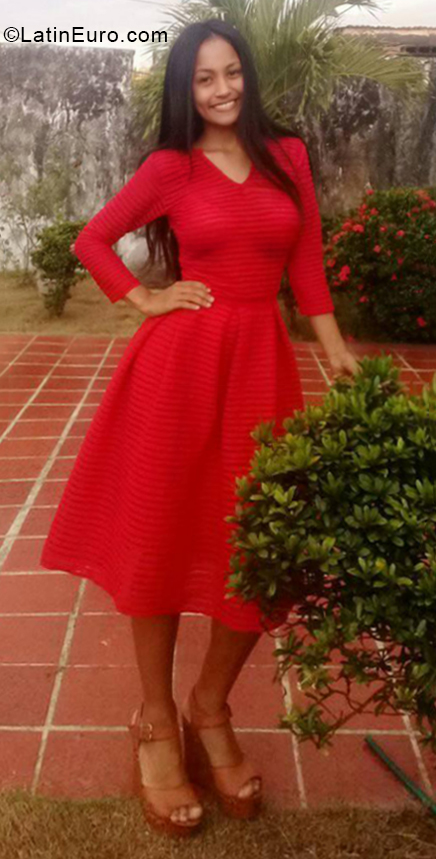 Date this hard body Venezuela girl Genesis from Barinas VE1905