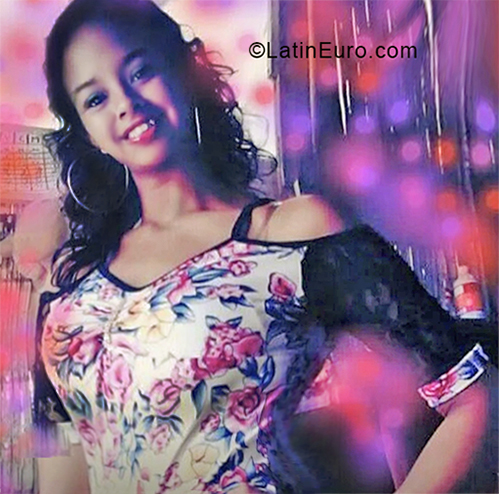 Date this exotic Ecuador girl Estelia from Santo Domingo de los Colorados EC284