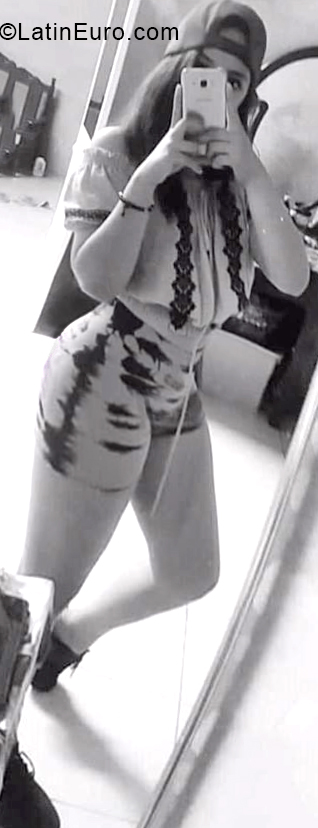 Date this happy Ecuador girl Ayqueal from Guayaquil EC289