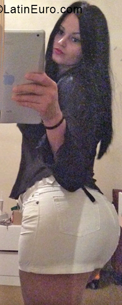 Date this athletic Brazil girl Flavia from Sao Paulo BR10695