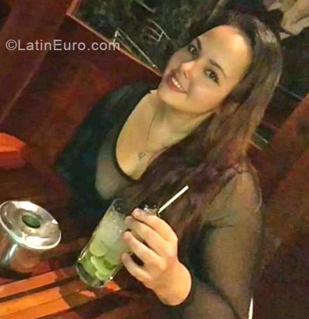 Date this fun Cuba girl Laritza from Havana CU414